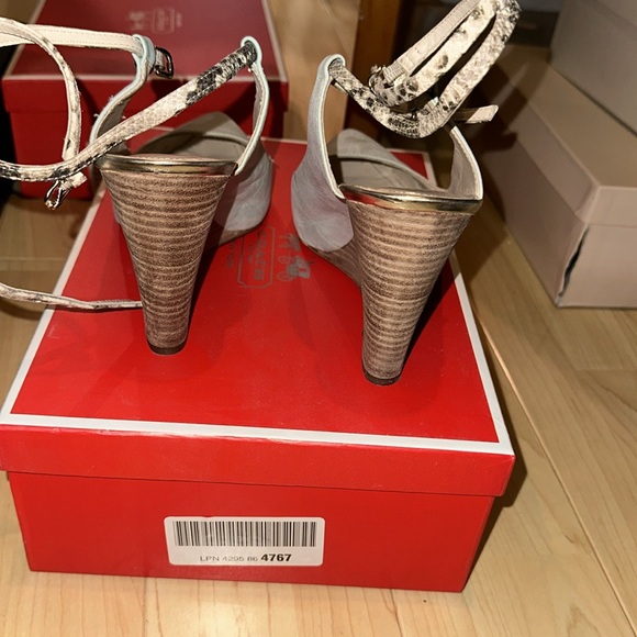 Trending pointy toe wedge!! - Picture 9 of 11